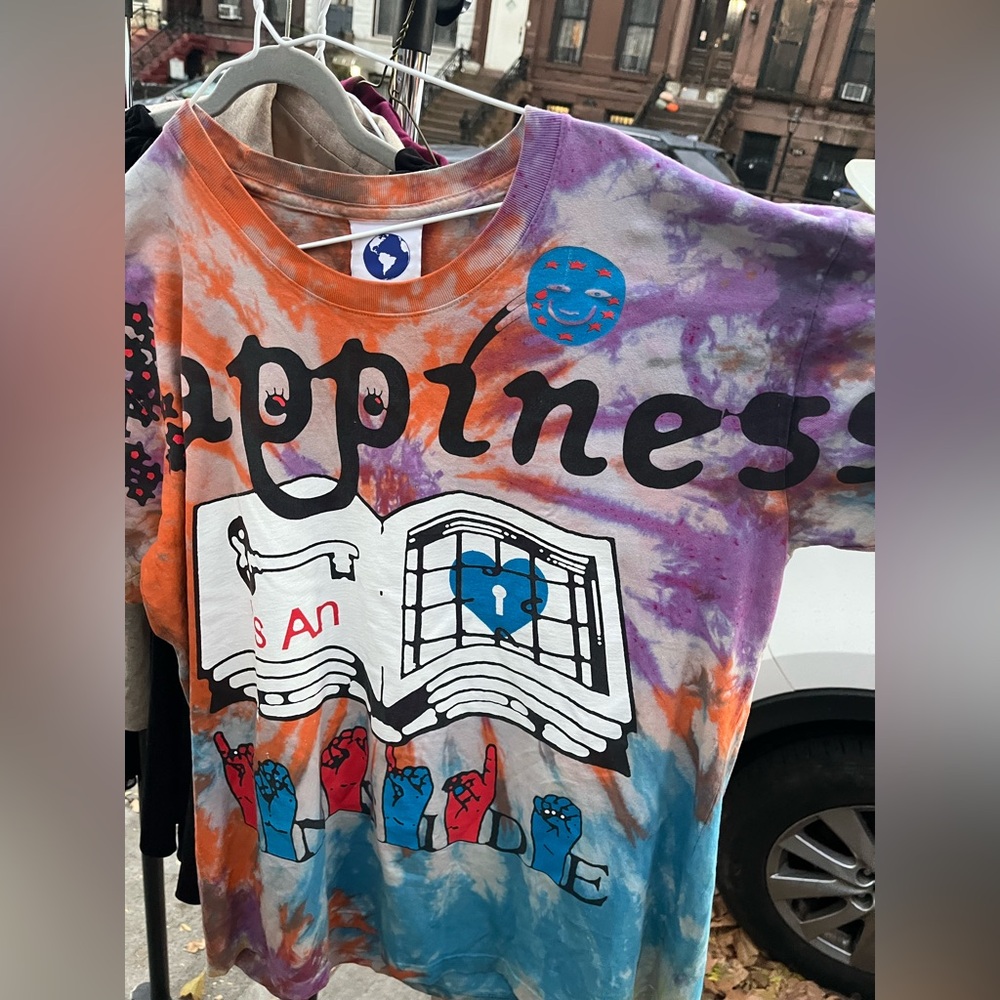 Online ceramics tie-dye shirt. Good quality never worn